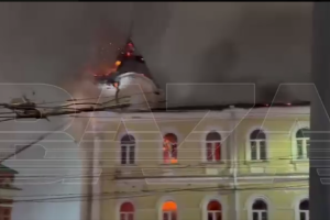У Тулі палає військовий шпиталь: момент обвалення купола потрапив на відео
