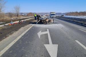 Легковик спалахнув після удару: на трасі Луганськ - Сорокине сталася жорстка ДТП