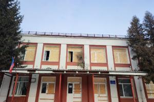 Дроны атакуют Кременную: в оккупированном городе ударили по админзданию