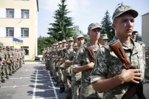 Строкова служба йде у минуле: Україна реформує систему армії