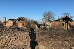 Массированный авиаудар по Константиновке: спасатели нашли тела под завалами, фото последствий