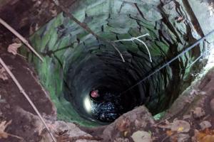Трагедія у Сіверськодонецьку: пенсіонерка впала в каналізаційний колодязь та потонула