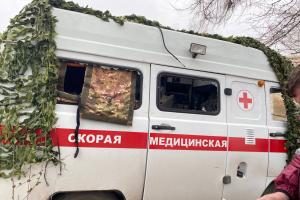 Фельдшер и водитель ранены: в Сватово оккупанты показали последствия удара по скорой