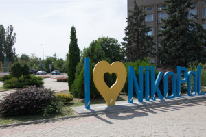 Росіяни обстріляли Нікополь: серед постраждалих 84-річний чоловік
