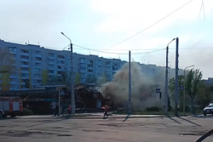 В Северодонецке произошел пожар в районе рынка: видео