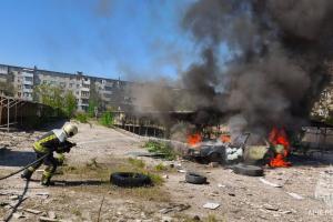 В оккупированном Северодонецке сгорел автомобиль: фото с места происшествия