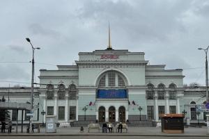 У Донецьку запускають потяги після 10 років простою: що стоїть за гучною обіцянкою окупантів