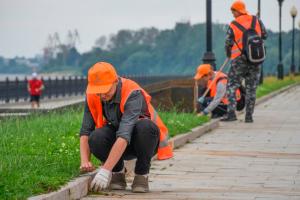 &quot;Подростков в стройку будущего&quot;: оккупанты на Луганщине принялись трудоустраивать школьников
