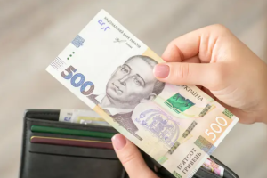 590 гривен доплаты к пенсии: кто и как может получить помощь в 2025 году
