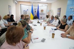Глава Луганщини анонсував масштабну реформу: &quot;Просто перекладати папірці більше не вийде&quot;