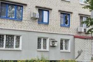 Окна выбиты, дым над городом: последствия удара по Кременчугу показали на видео