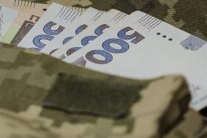 Більше грошей за службу: Зеленський наказав підвищити виплати військовим