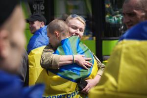 Украина вернула домой тяжелораненых бойцов: первые фото и детали
