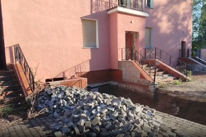 Прорив труби паралізував Сіверськодонецьк - місто тижнями без краплі води