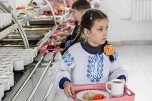 ЕС выделяет 200 миллионов евро на школьные обеды для украинских детей
