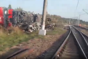 Два схода поездов и атака дронов: что происходит в Ленинградской области