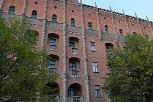 &quot;Украина&quot; без блеска: в сети показали, как выглядит легендарная гостиница Луганска внутри