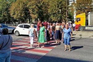 Протесты в Днепре: люди перекрыли дорогу из-за отсутствия света и воды - видео