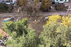 &quot;Відновлення&quot; по-російськи: у мережі показали як окупанти перетворили двори Сіверськодонецька на звалища та траншеї