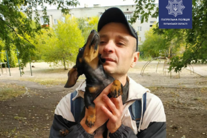 Приключения маленького пса: северодонецкие патрульные разыскали украденную собаку