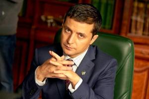 Зеленский призвал Кабмин погасить долги по зарплате учителям и врачам