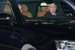 Кортеж "русского царя": курьез с автомобилем Путина на саммите в Париже (видео)