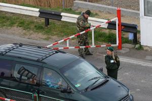 Автомобилям с приднестровскими "номерами" разрешили пересекать границу с Украиной - СМИ