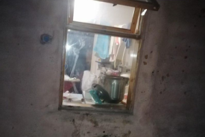 Почти как Винни-Пух: В Лисичанске вор крепко застрял в окне в попытке ограбить дом