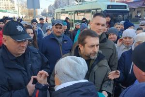 Стихийные протесты на Луганщине: Гайдай сообщил, будут ли работать рынки во время карантина