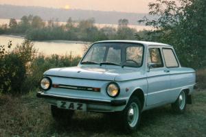Запорожский автозавод не додумался бы: умельцы создали гибрид ЗАЗ-966 и коляски от "Днепра" (фото)