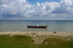 Вместо воды - песок: наибольшее озеро Украины стремительно исчезает (фото)