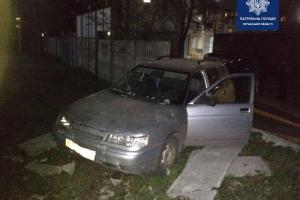 В Северодонецке пьяный водитель снес бетонный забор