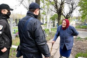 Поминальное воскресенье в Луганской области: ситуация на кладбищах (фото)
