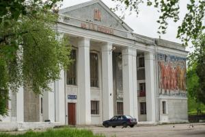 "Обстановка не в кайф": в Лисичанске работники ДК им. Сосюры записали позитивное песенное обращение (видео)