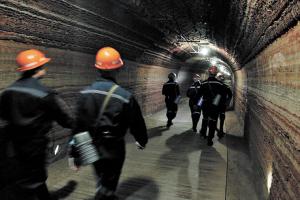 В Польше зафиксирована вспышка COVID-19 на угольной шахте - СМИ