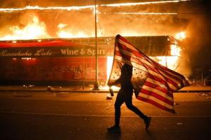 Трамп пережидал протесты под Белым домом в подземном бункере - СМИ