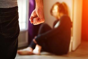 "Сильный" пол: в Северодонецке 27-летний мужчина до полусмерти избил свою жену