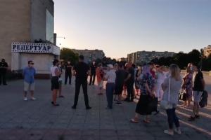Протест в Лисичанске: люди, измученные перебоями водоснабжения, вышли на площадь (видео)