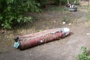 В Харькове среди улицы обнаружили тело, завернутое в ковер (фото)