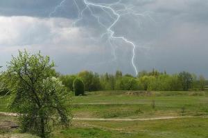 У ДСНС попередили про грози і шквали в деяких регіонах України