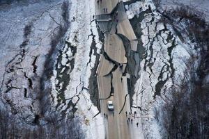 Аляску содрогнуло мощное землетрясение, есть угроза цунами