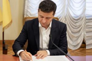 Зеленський підписав закон про збільшення стипендій дітям-сиротам