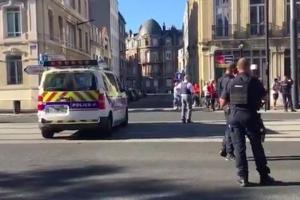 Во Франции вооруженный мужчина захватил заложников в отделении банка