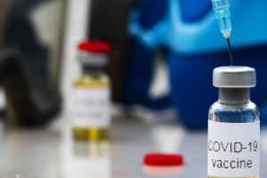У ВООЗ розповіли, хто першим отримає вакцину проти COVID-19