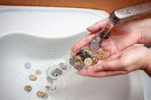 "Лисичанскводоканал" расставил точки над "i": куда и как платить за воду жителям города