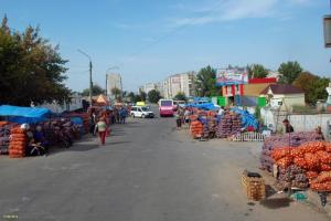 Наведення ладу в торгівлі: у Лисичанську ліквідують продавців, які торгують не там і не тим