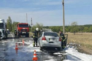 На трасі між Сєвєродонецьком і Рубіжним загорівся автомобіль