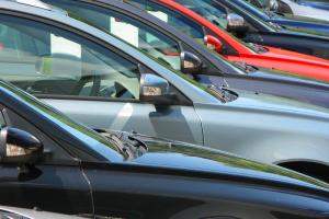 Назван средний возраст авто, на которых ездят украинцы
