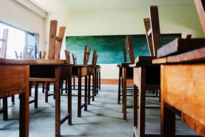 Школы Лисичанска на "дистанционке": почему для многих это трагедия 