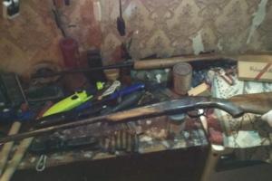 Житель Луганщини "хвалився" в мережі арсеналом зброї та погрожував його застосувати